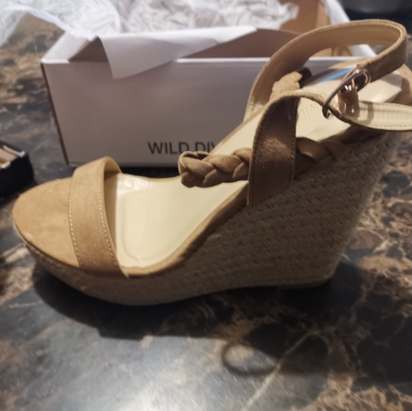 Selling brand new still in the box wedges - Picture 6 of 6